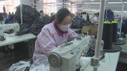 疫情防控不放松,扶贫车间生产忙