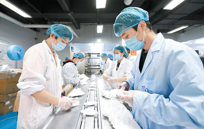 日产百万口罩的守护 记者探访医疗防护用品工厂纪实