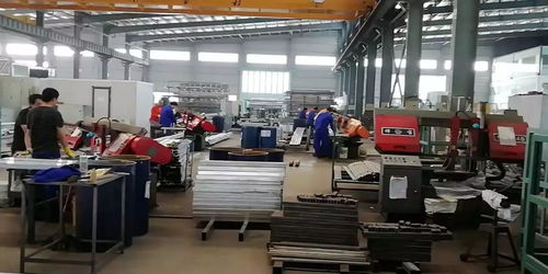 钢铁长城 祖国69年华诞之际，金刚防弹玻璃与防护用品生产一线的火热情景